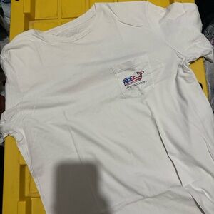 VINEYARDS VINES MEN'S FLAG WHALE SHORT SLEEVE POCKET TEE